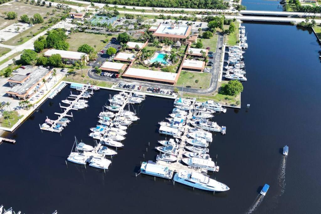 Marina Getaway On The Water! Διαμέρισμα North North Naples Εξωτερικό φωτογραφία