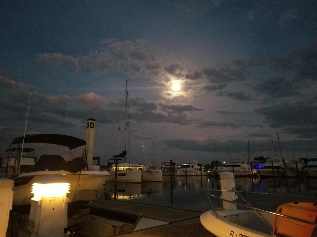 Marina Getaway On The Water! Διαμέρισμα North North Naples Εξωτερικό φωτογραφία